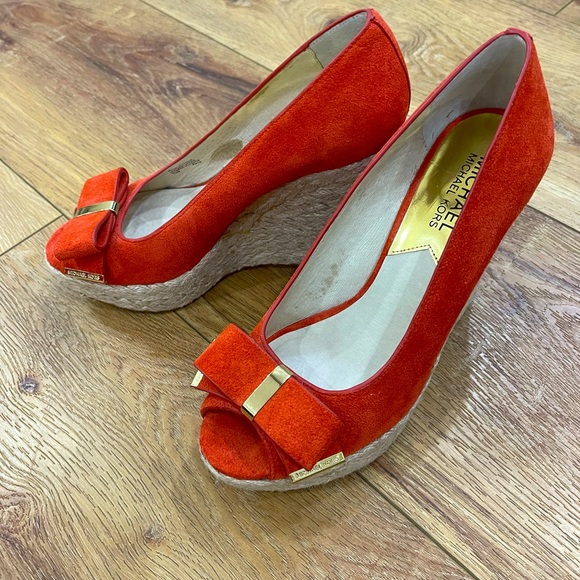 Michael Kors orange suede peep-toe espadrille wedge heels gold-toned hardware - Picture 3 of 6